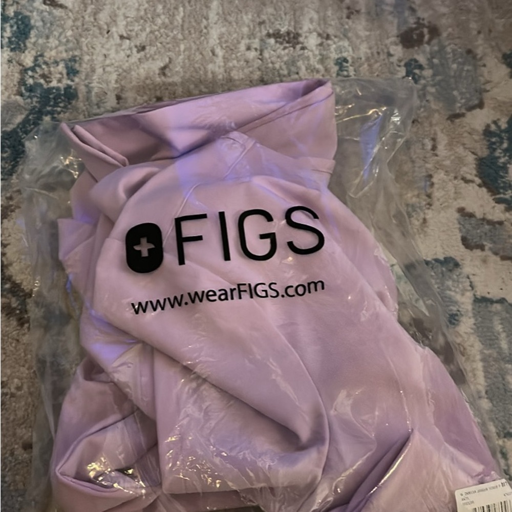 Figs Lavender Scrub top